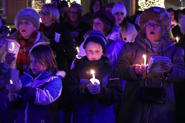 Georgetown Holds Caroling on the Circle 2016